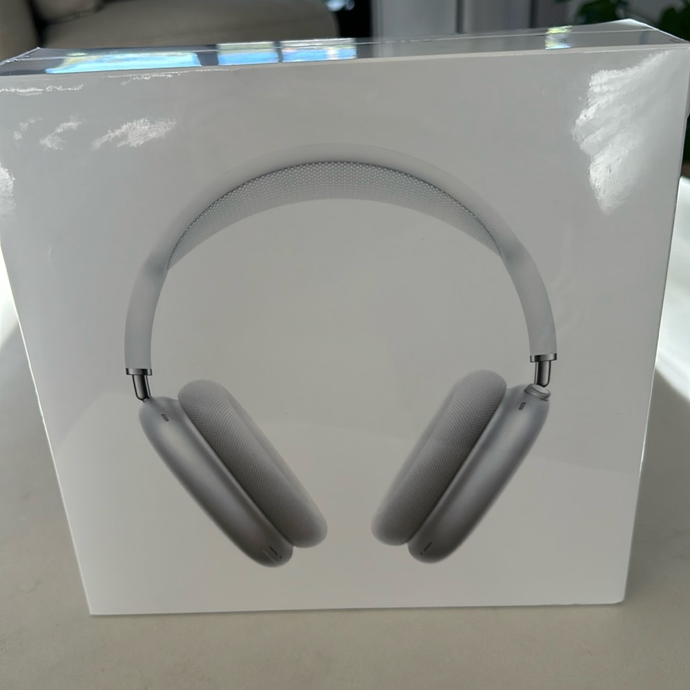 BNIB AirPods Max